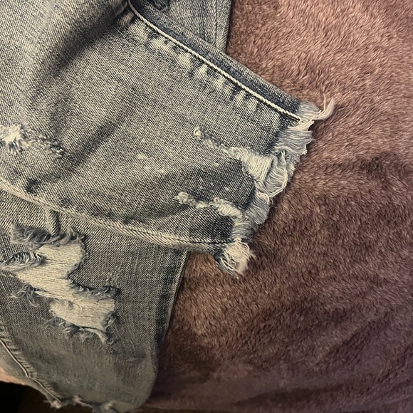 Judy Blue Light Wash Distressed Boyfriend Jeans - Picture 3 of 6